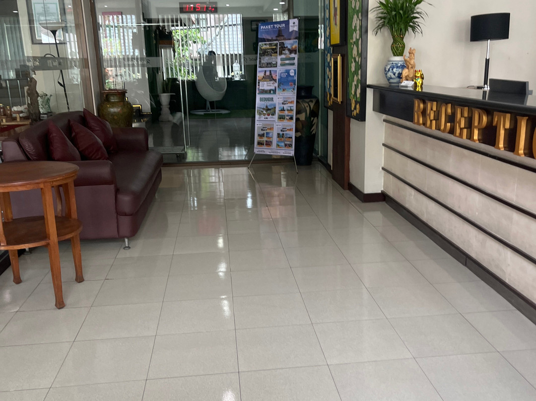 登巴萨酒店主图