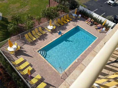 南滩太阳公寓式酒店主图