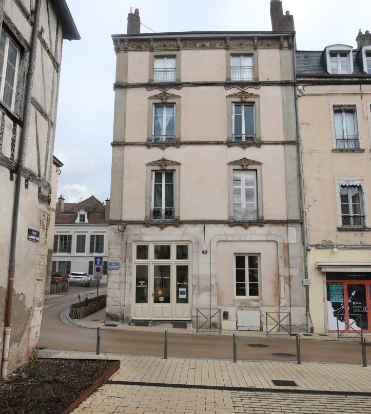 Place Louis Armand Calliat-索恩河畔沙隆必去景点