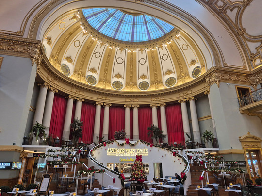 Shopping Stadsfeestzaal-安特卫普必去景点