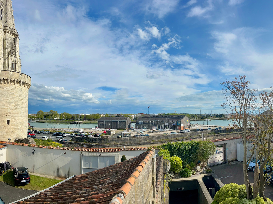 货币艺术和水疗酒店主图