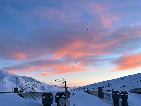 加泰罗尼亚滑雪酒店主图