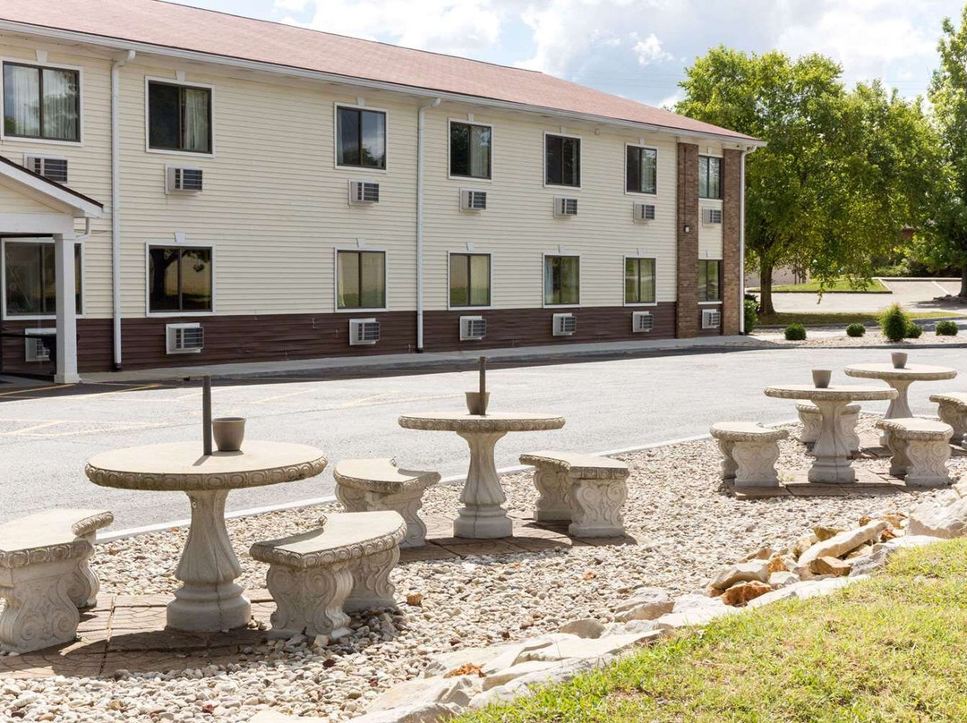 拉德克利夫诺克斯堡地区温德姆速8酒店