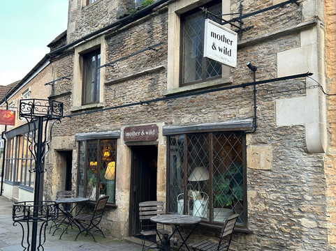 梅休因阿姆斯宾馆主图