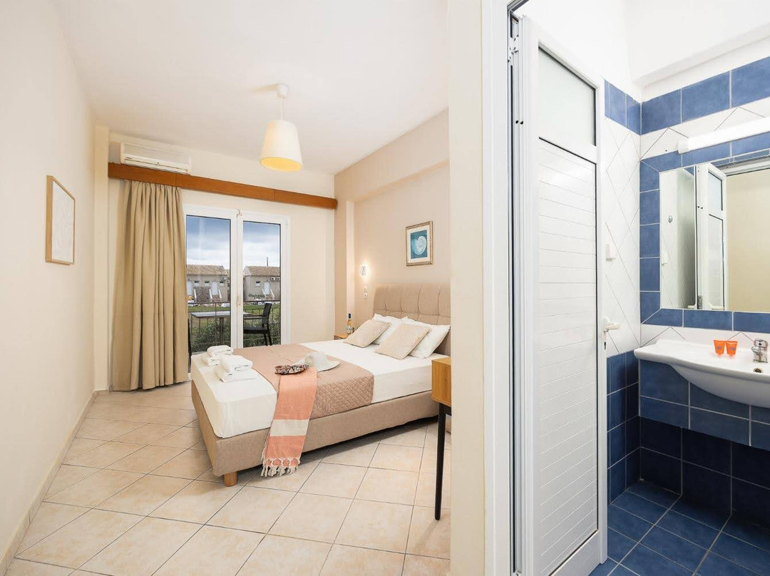 库鲁里斯海滩酒店主图