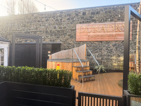 登纳德里花园酒店主图