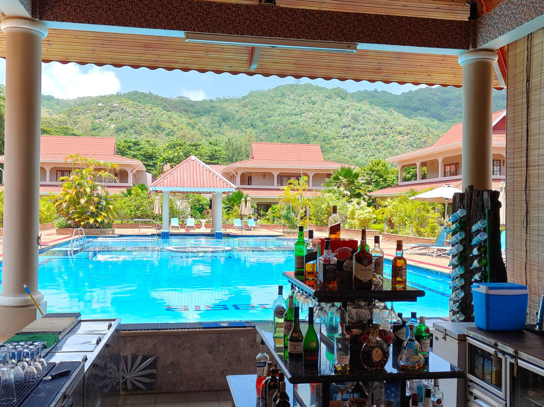 绿洲餐厅酒店和水疗中心主图