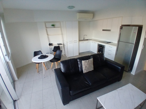 耶蓬欧申假日公寓酒店主图