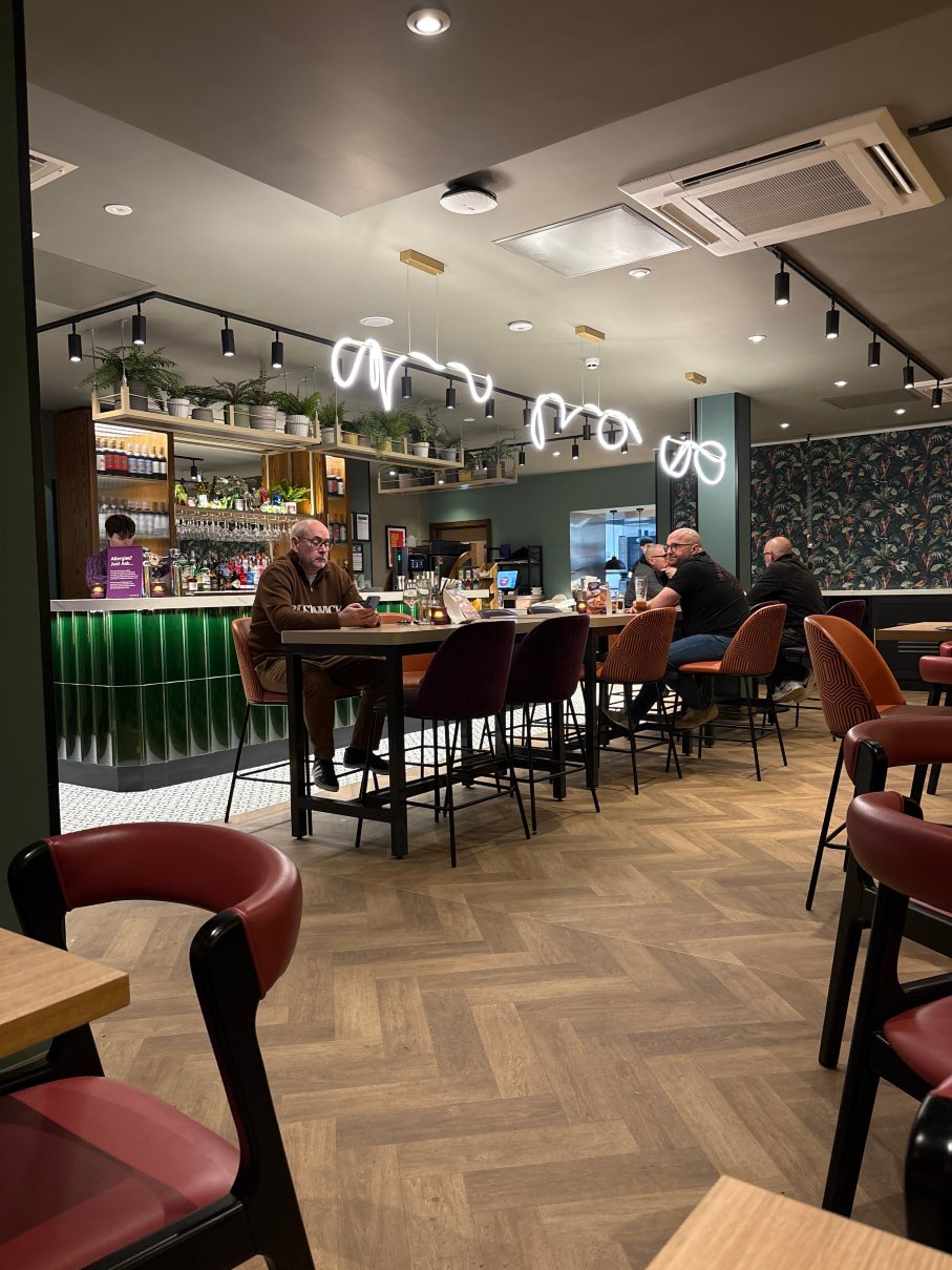 Premier Inn Saffron Walden-官方