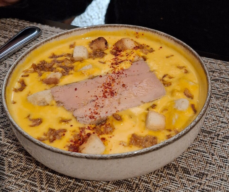 拉夏特莱瑞酒店主图