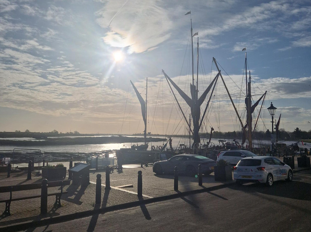 乔利水手 - 码头上的鱼民宿主图