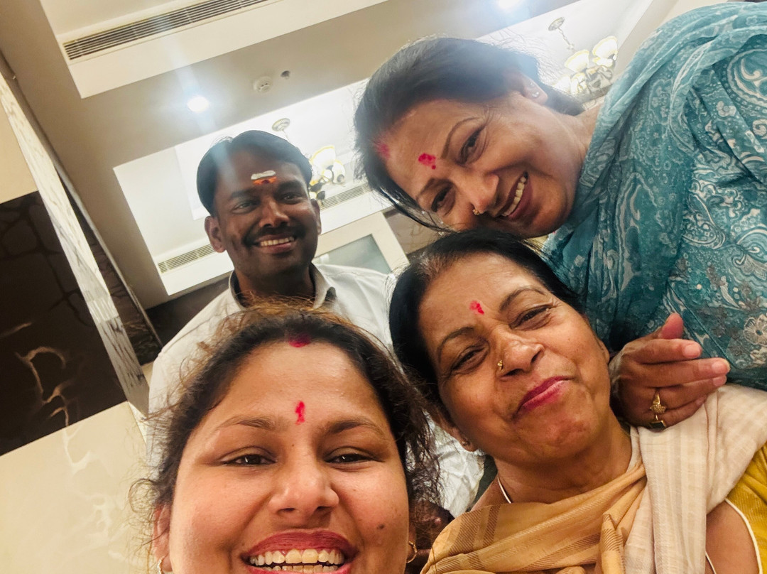 瑞内斯特提鲁帕提酒店主图