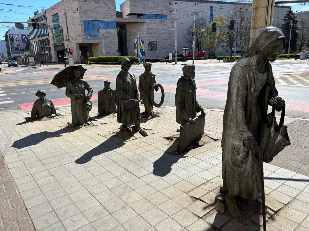 Monument to the Anonymous Passerby-弗罗茨瓦夫必去景点
