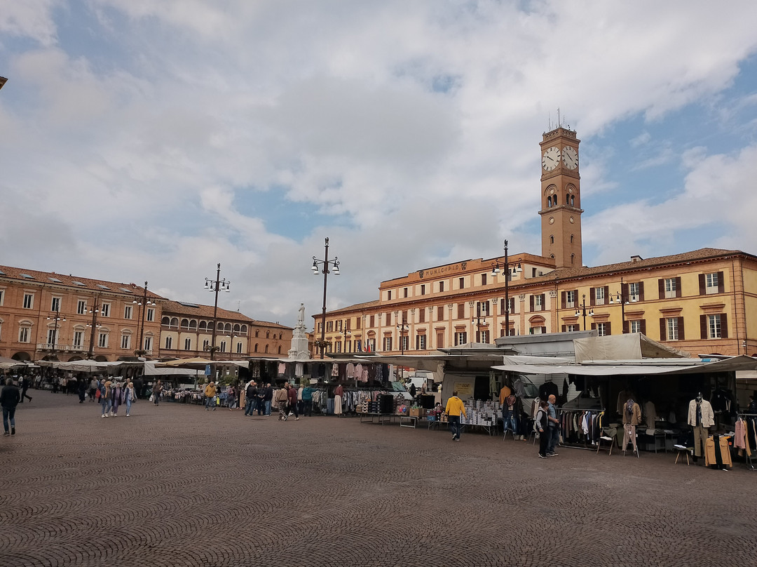 Piazza Aurelio Saffi-弗利必去景点