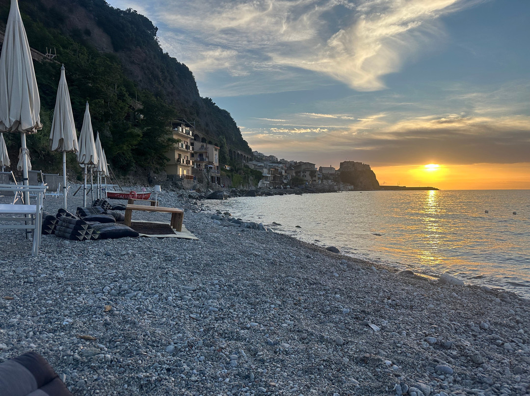 Cala delle Feluche Chianalea-希拉必去景点