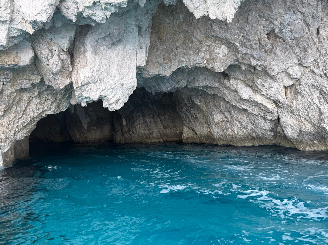 Fioro Boat Rentals-Agios Sostis必去景点
