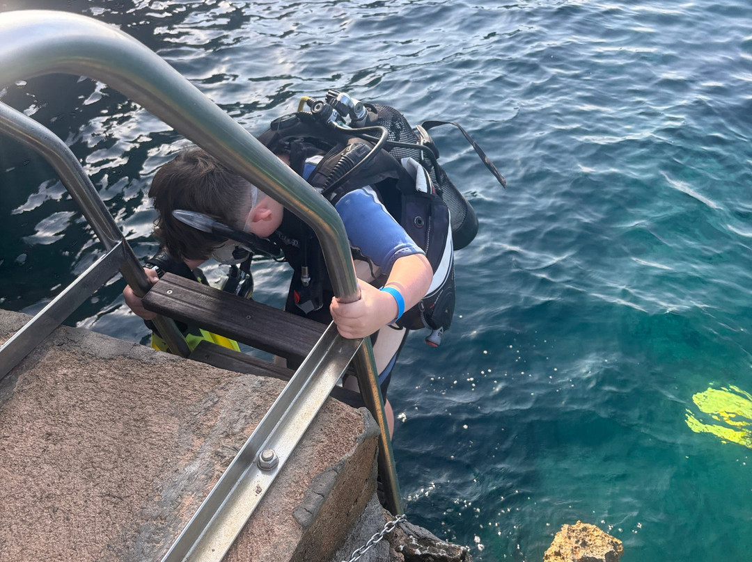 First Class Divers-Porto Petro必去景点