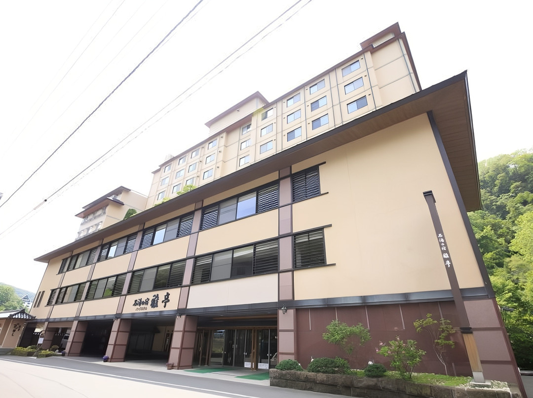 雅亭公园酒店