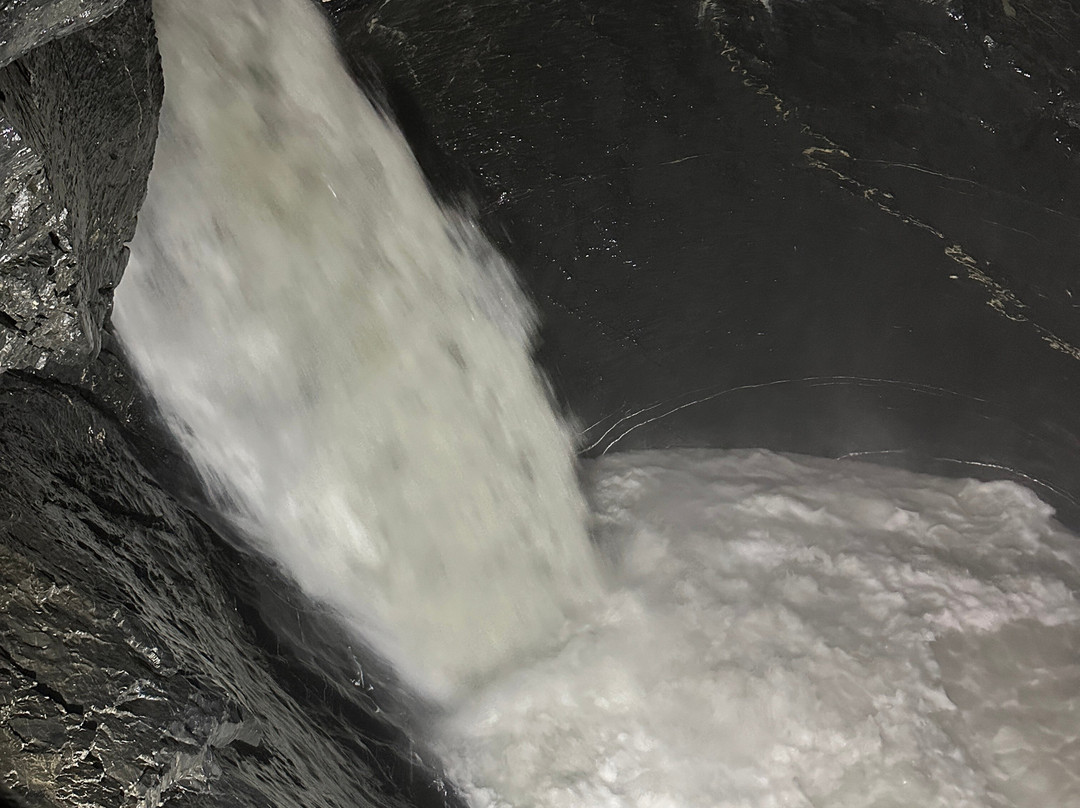 卢德本纳山谷瀑布-劳特布龙嫩必去景点