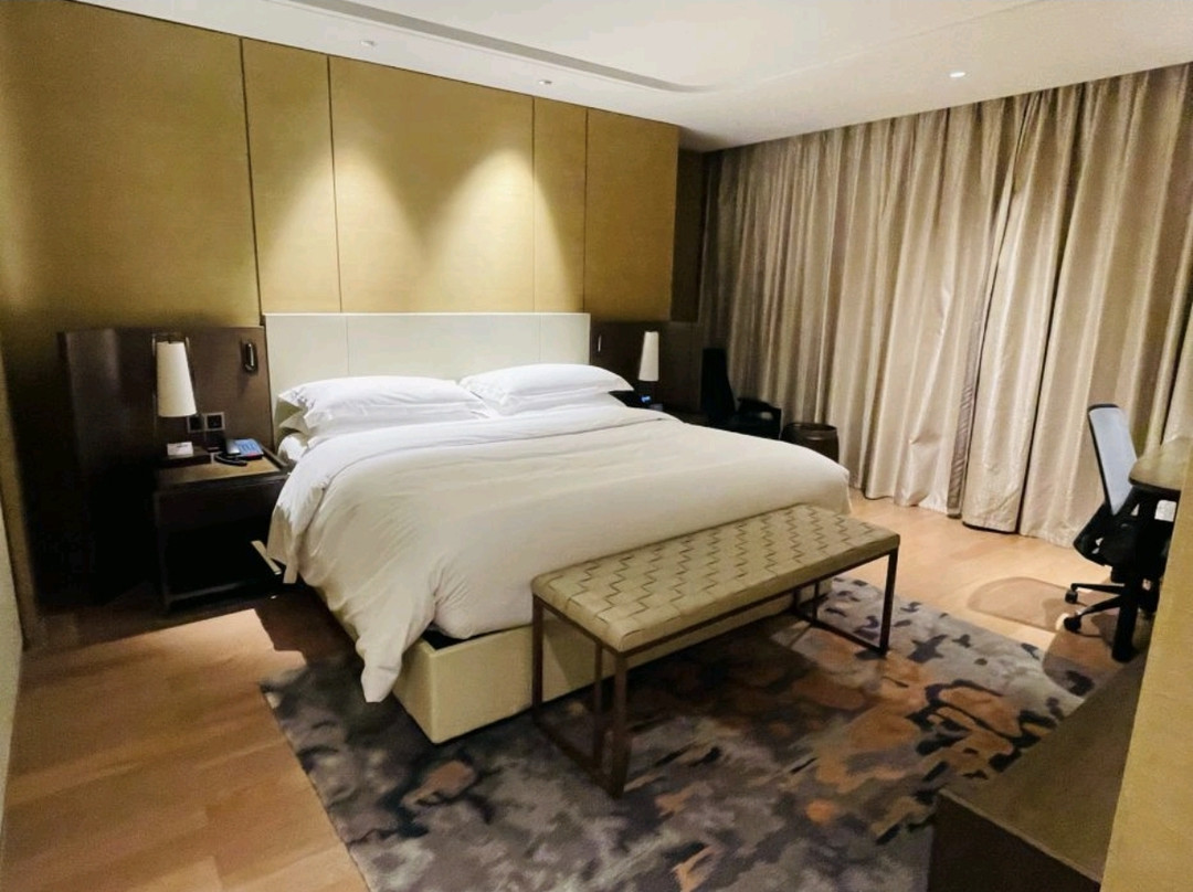 济南绿发希尔顿酒店及公寓主图