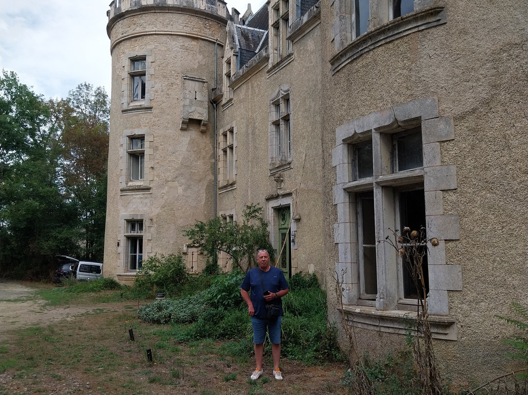 Chateau de Fougeret-Queaux必去景点