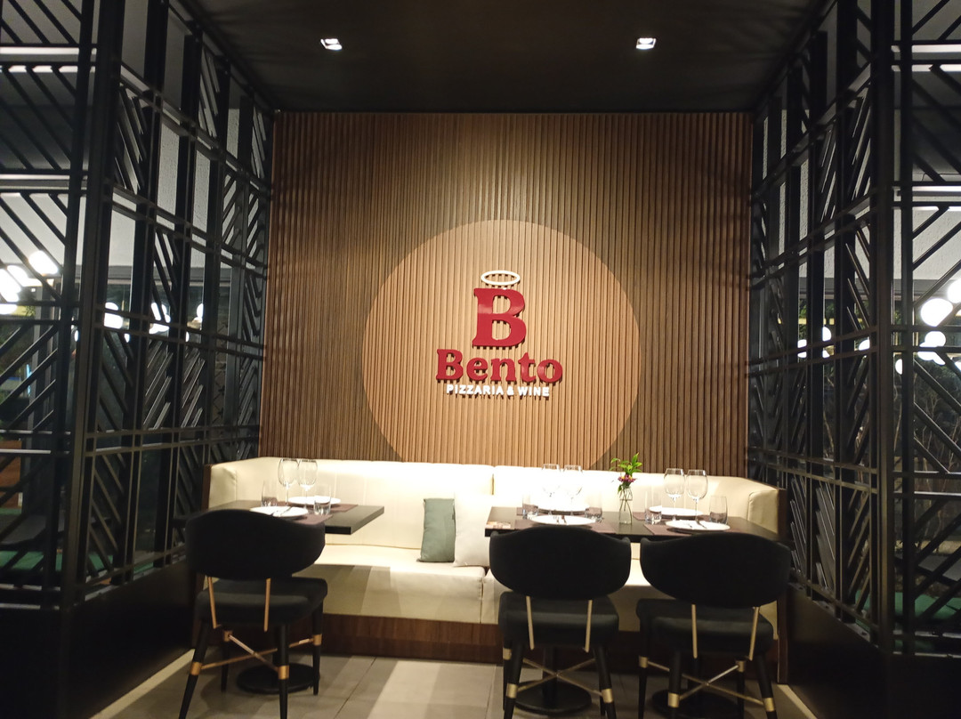 Bento Pizzaria & Wine