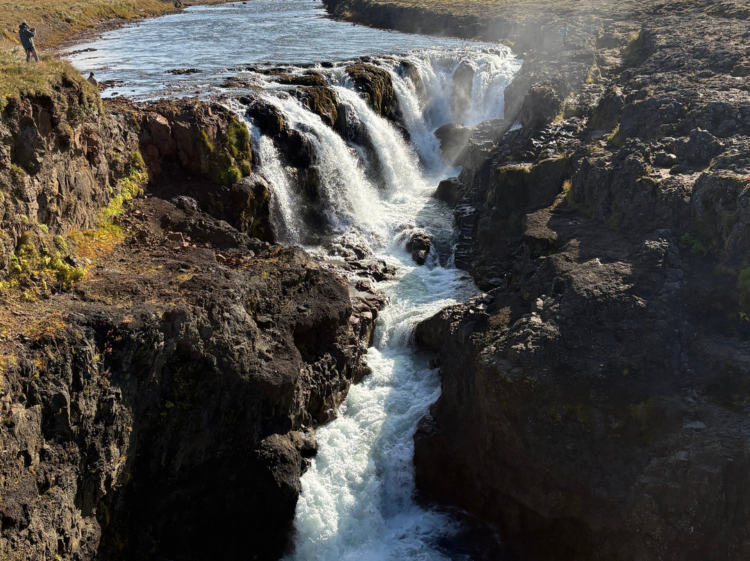 Kolugljufur Waterfall-华姆斯唐吉必去景点