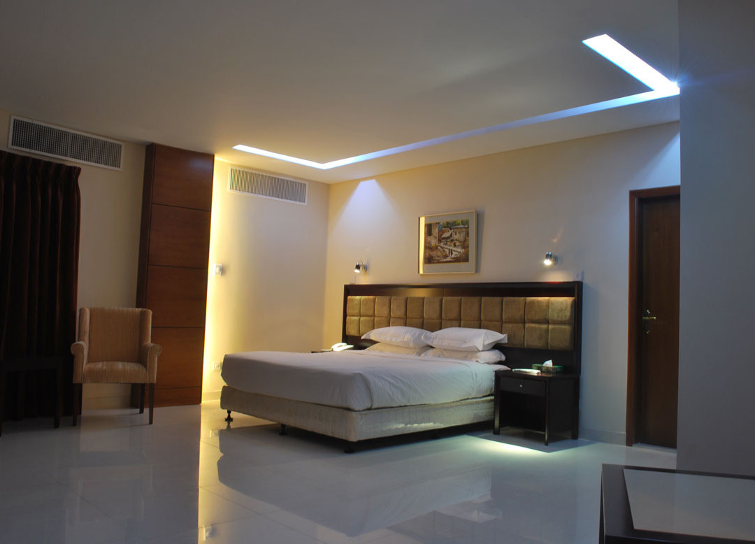 Avenue Hotel & Suites