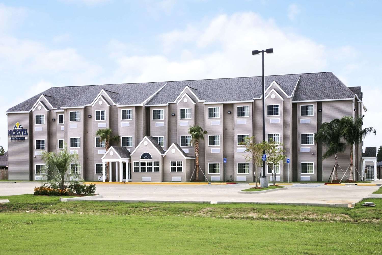 Microtel Inn & Suites by Wyndham Breaux Bridge-官方