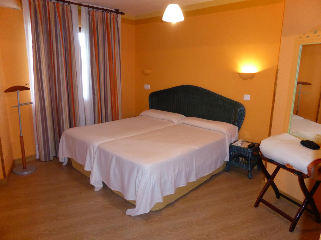 Hotel Montanes