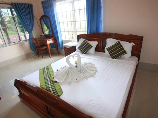 暹粒河畔酒店主图