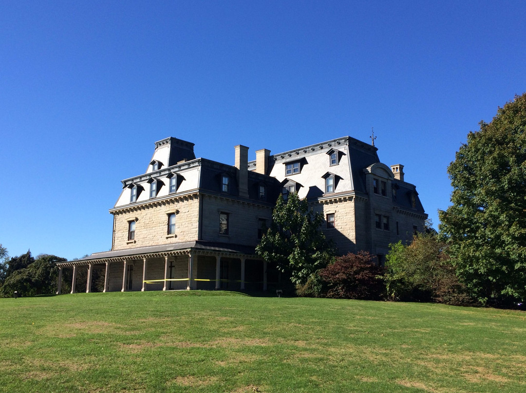 Chateau-sur-Mer