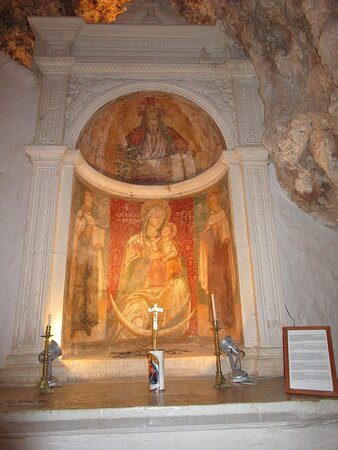 Grotta Sacra di San Michele Arcangelo in Monte Laureto景点图片