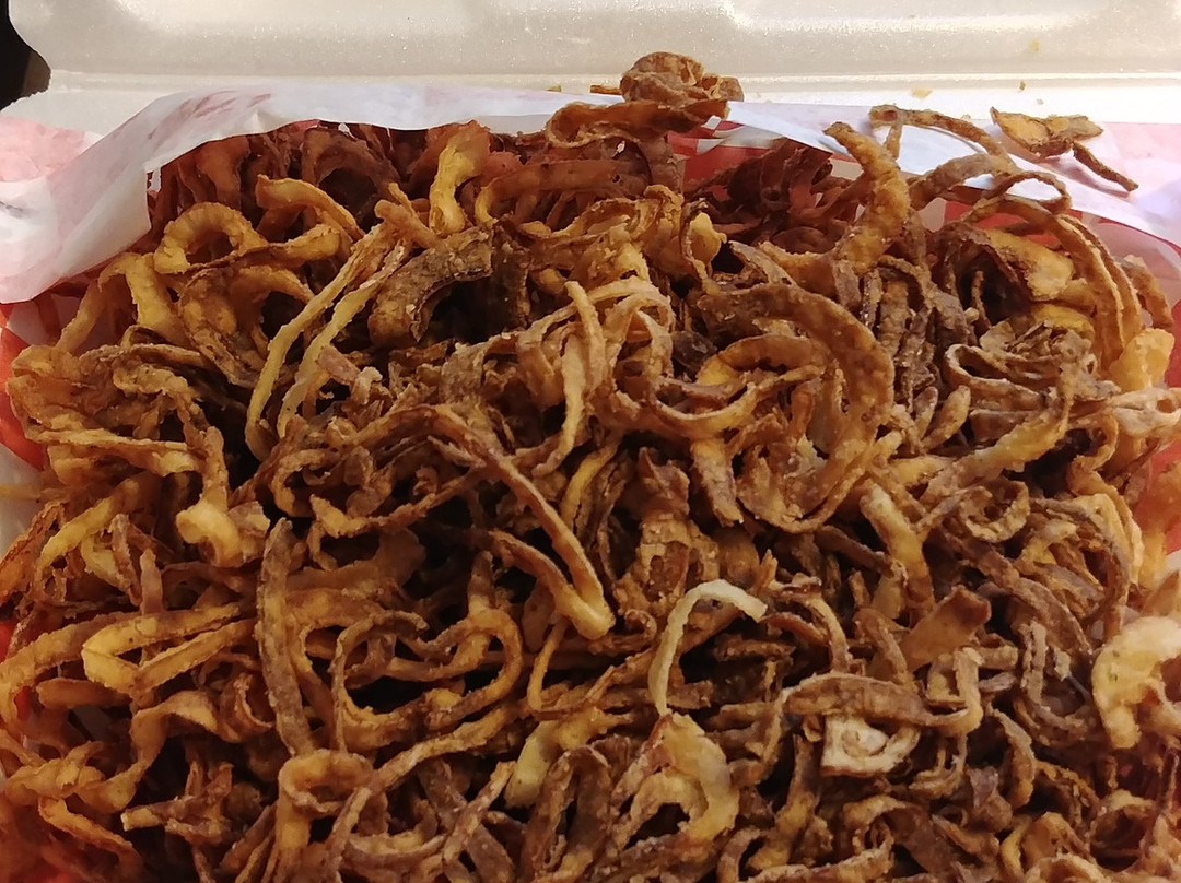 Lumpy's Bar & Grill-伊格尔里弗必去景点