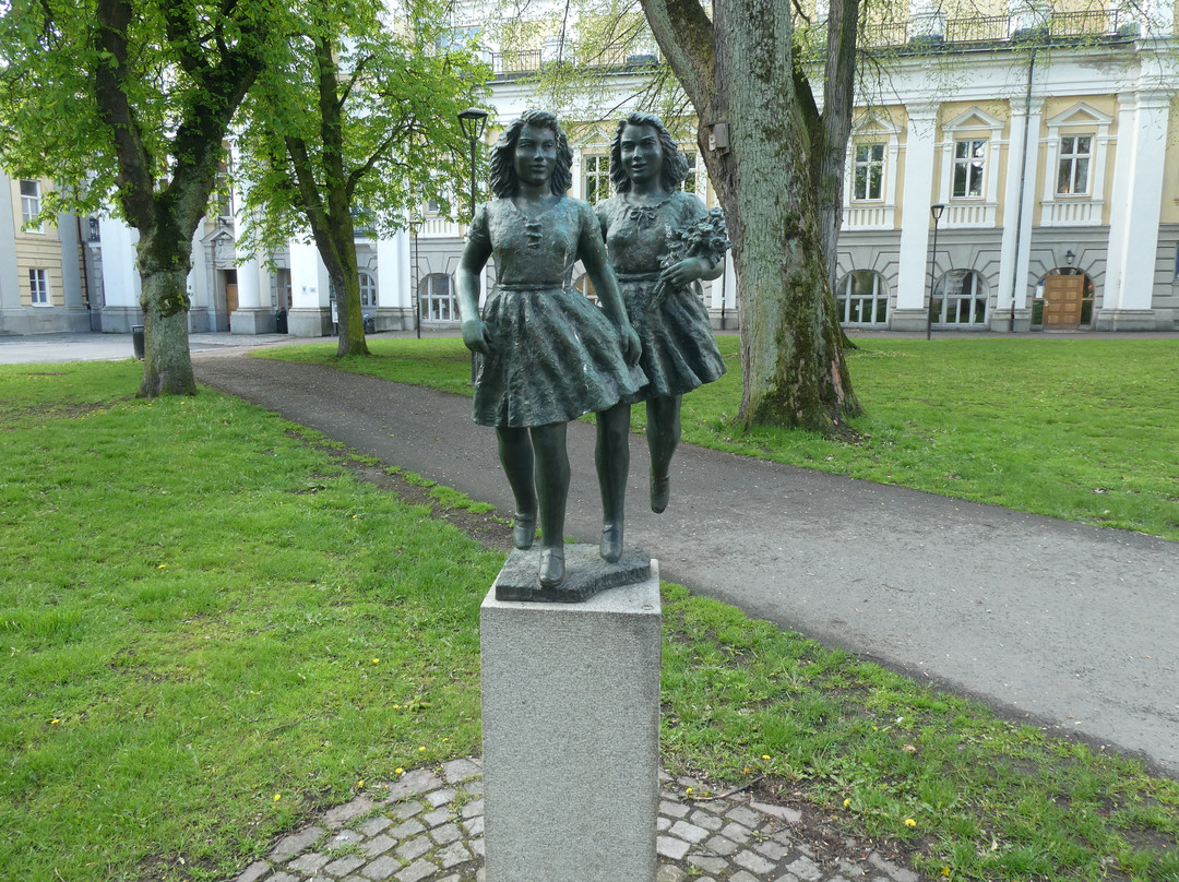 Statyn ''smålandsflickorna''景点图片
