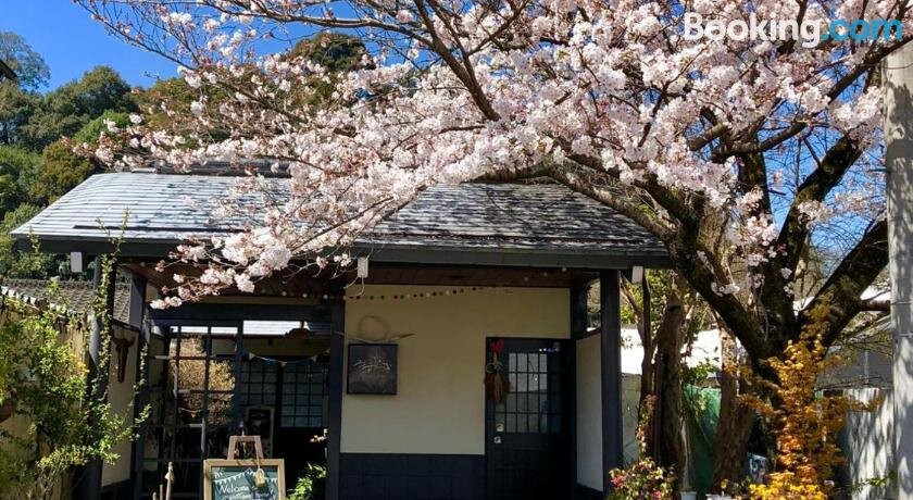 Yasuragi Guest House & Bar