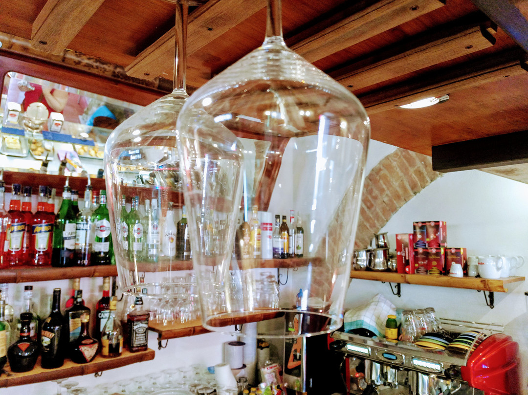 Bussana旅游景点-Jungle Bar