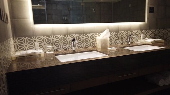 Doubletree By Hilton Goa - Panaji-浴室