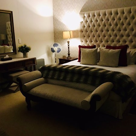 Lords of the Manor主图