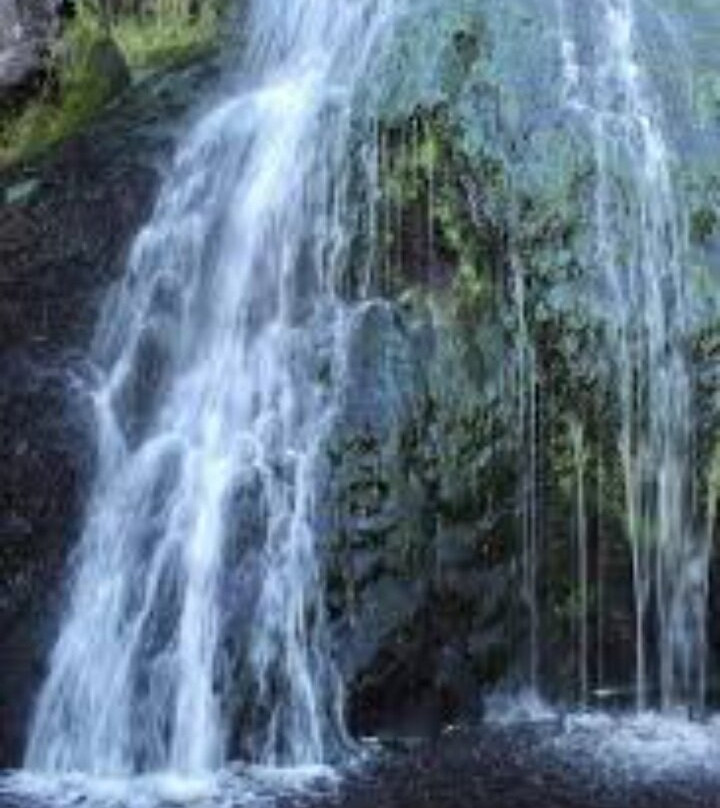 Mares Braids Waterfall景点图片