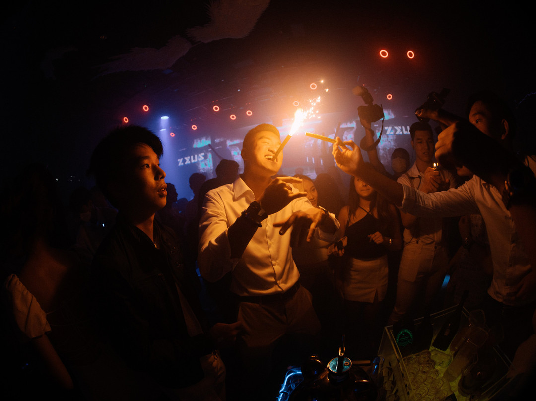 Zeus Lkf-香港必去景点