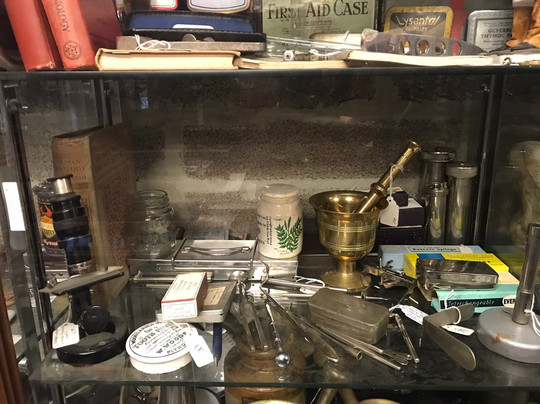 Chrisp Bros Curios-约维尔必去景点