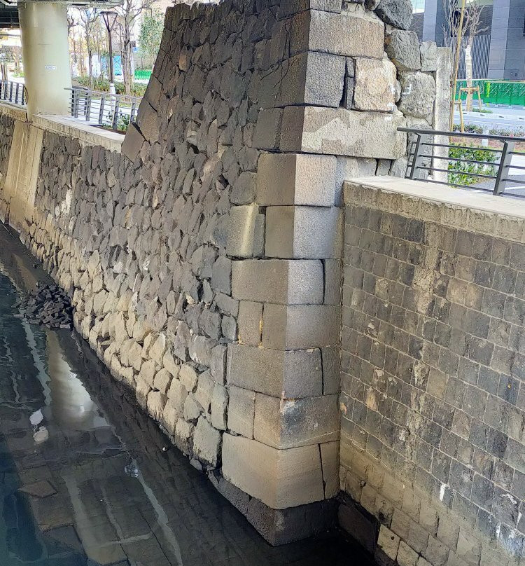 Remains of the Kanda Bridge Gate's Stone Wall-Otemachi必去景点