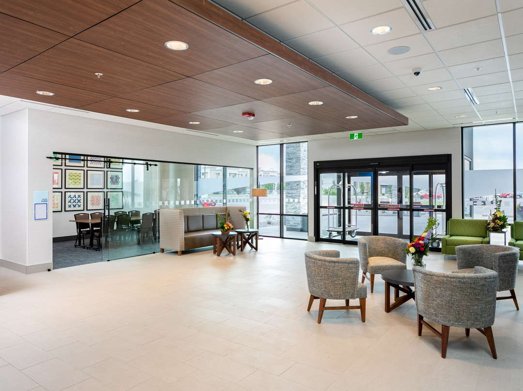 Holiday Inn Express Lethbridge Southeast by IHG主图