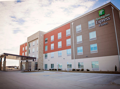 兰图尔洲际智选假日套房酒店主图