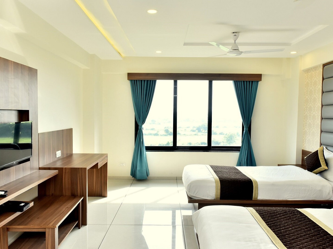 Hotel Royal Square by Sky Stays主图