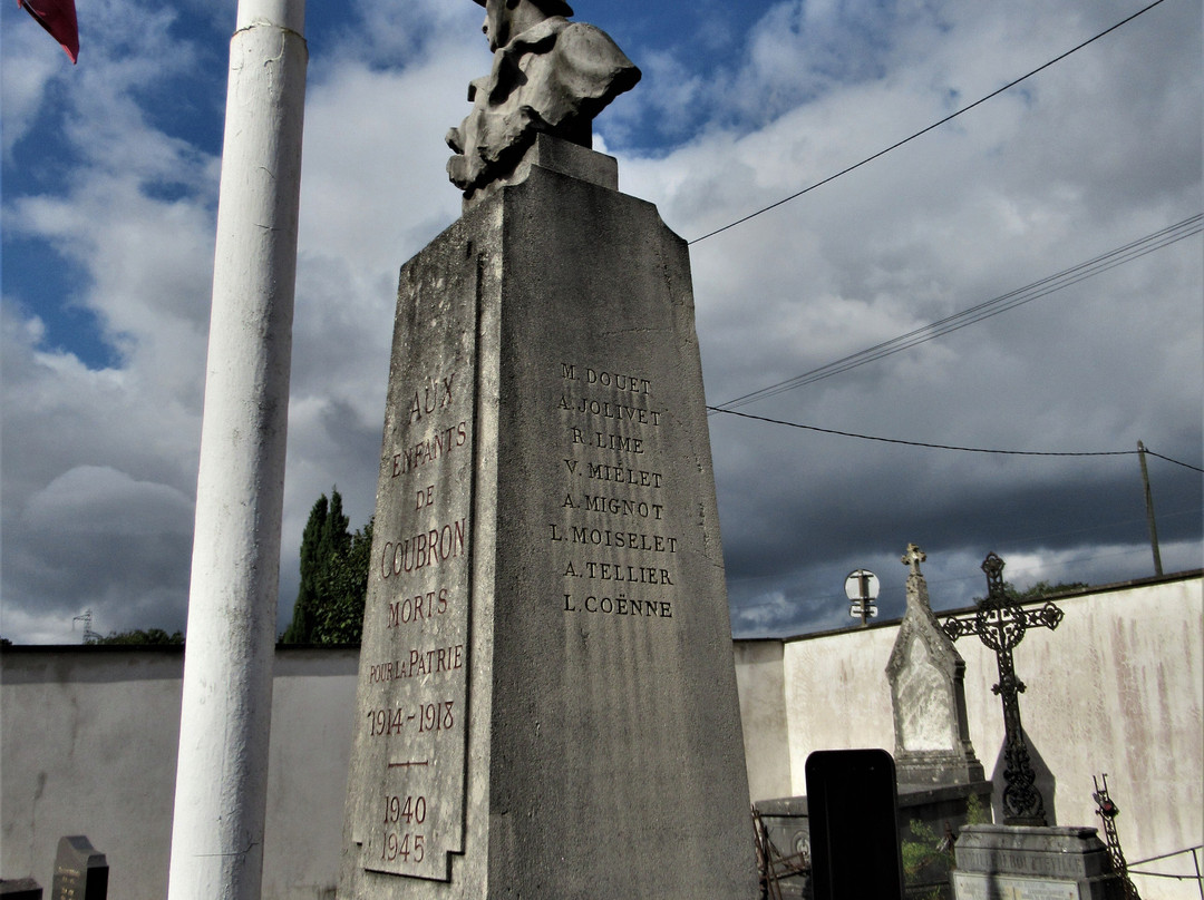 Monument Communal-Coubron必去景点