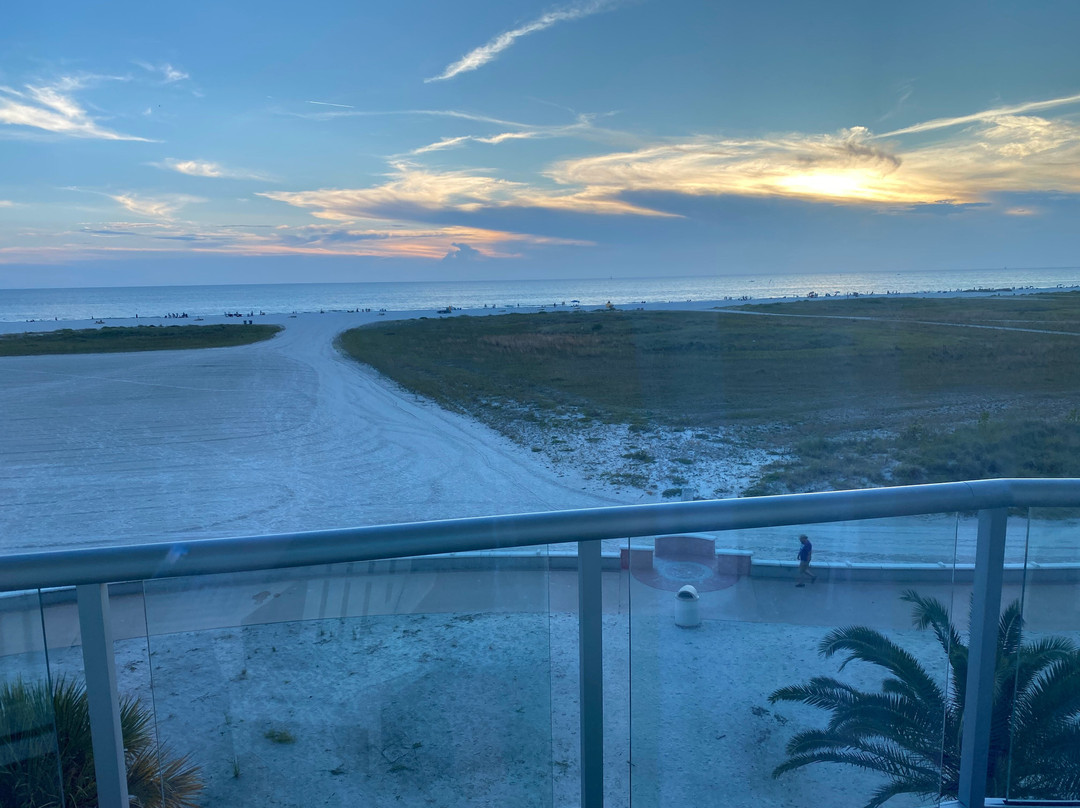 Treasure Island Beach Resort主图