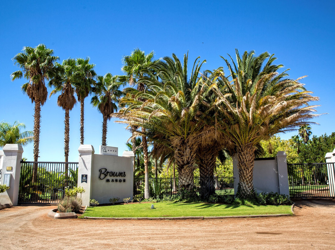 布朗一家庄园酒店主图