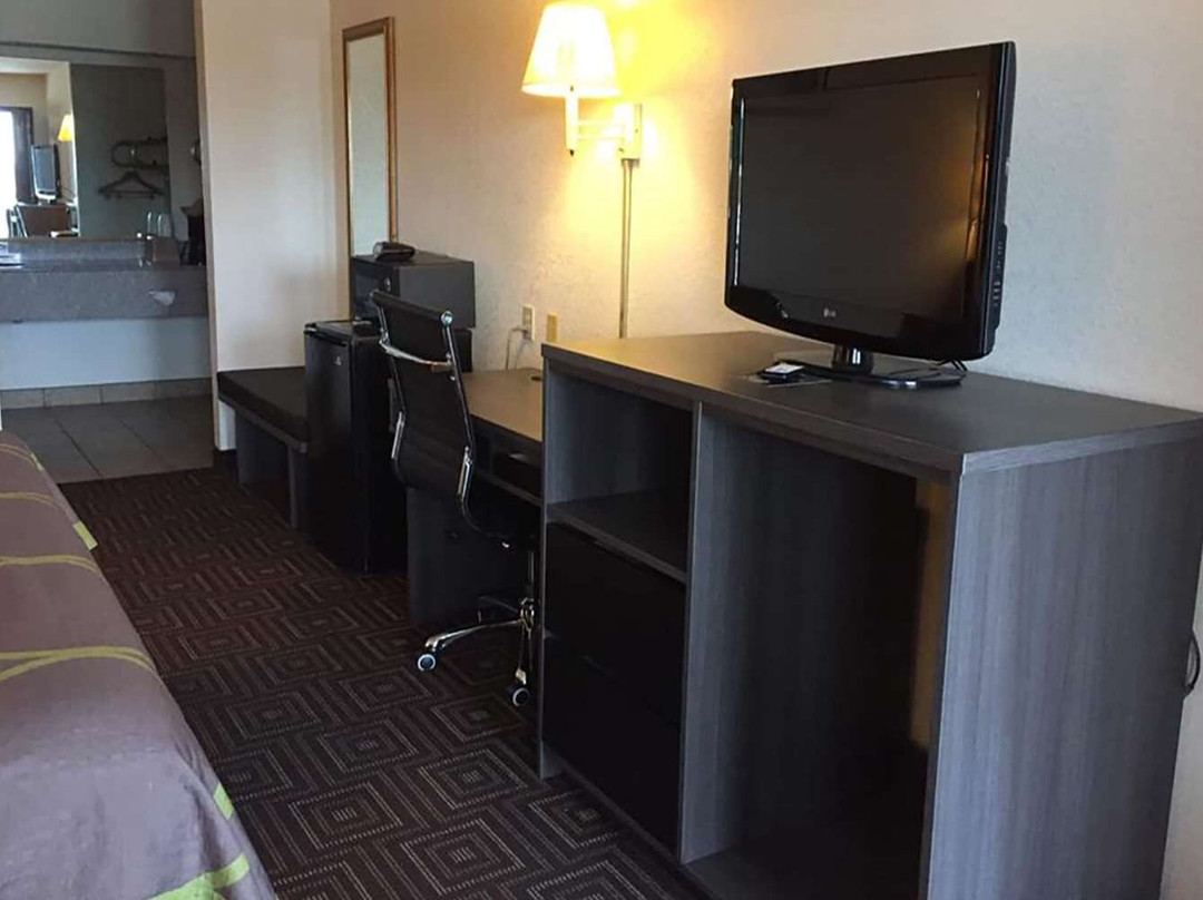 Super 8 by Wyndham Seguin主图